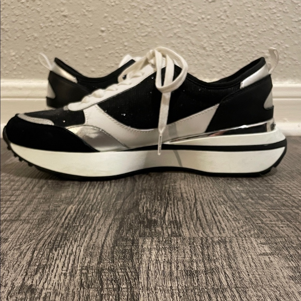 Michael Kors Black and Silver Detail - Picture 9 of 12